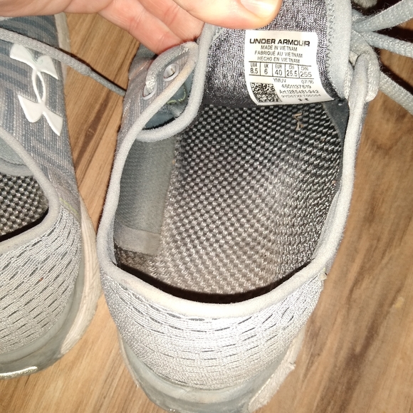 Under Armour Shoes - Picture 5 of 7